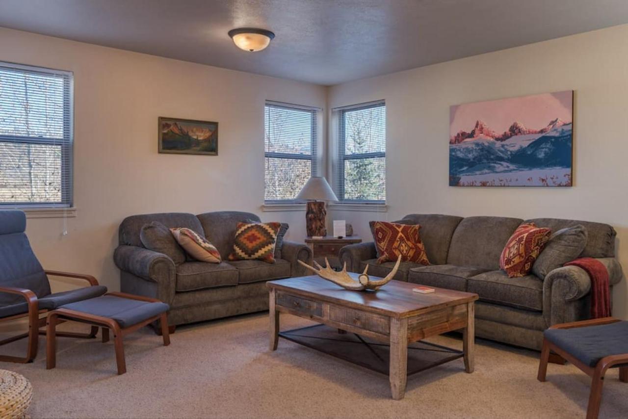 2 Bedroom Upstairs Condo With Ac In Victor, Id Exterior photo