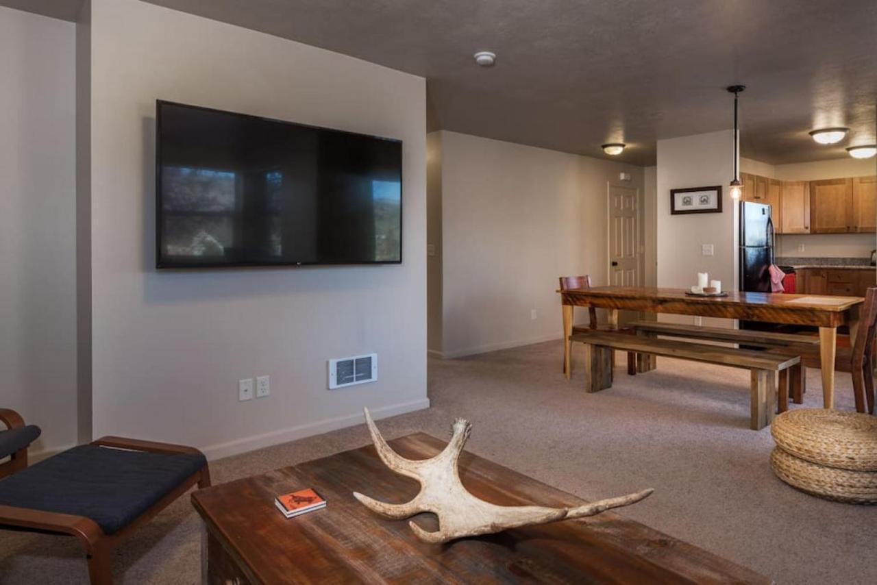 2 Bedroom Upstairs Condo With Ac In Victor, Id Exterior photo